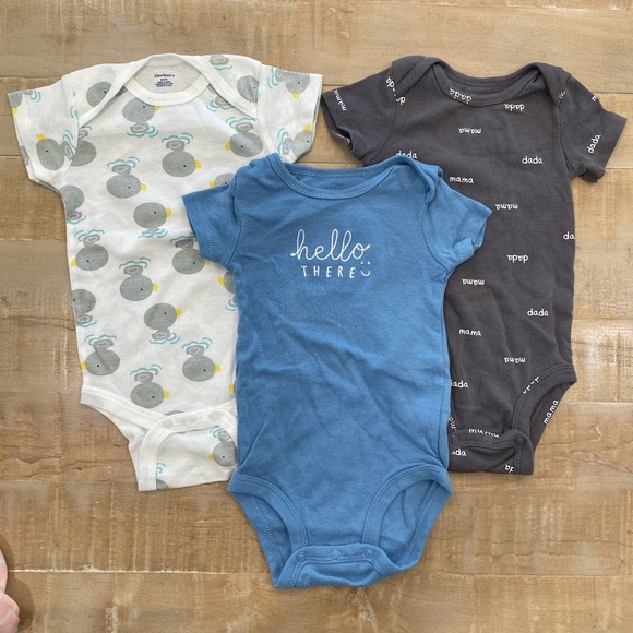 Baby boy bundle of 5 onesie footies Nwt baby clothes lot - Picture 2 of 15